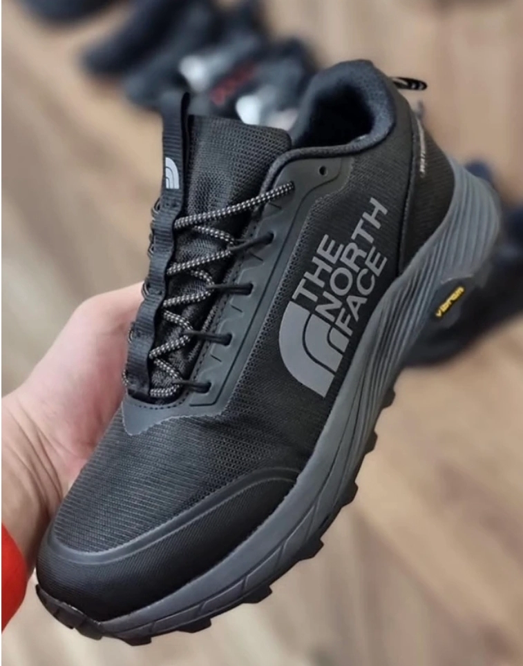 کتونی نورث فیس گورتکس ، ساخت ویتنام وارداتی. سایز ۴۰ تا ۴۵ . فروش بصورت عمده و تک the North face ultra traction waterproof hiking shoes