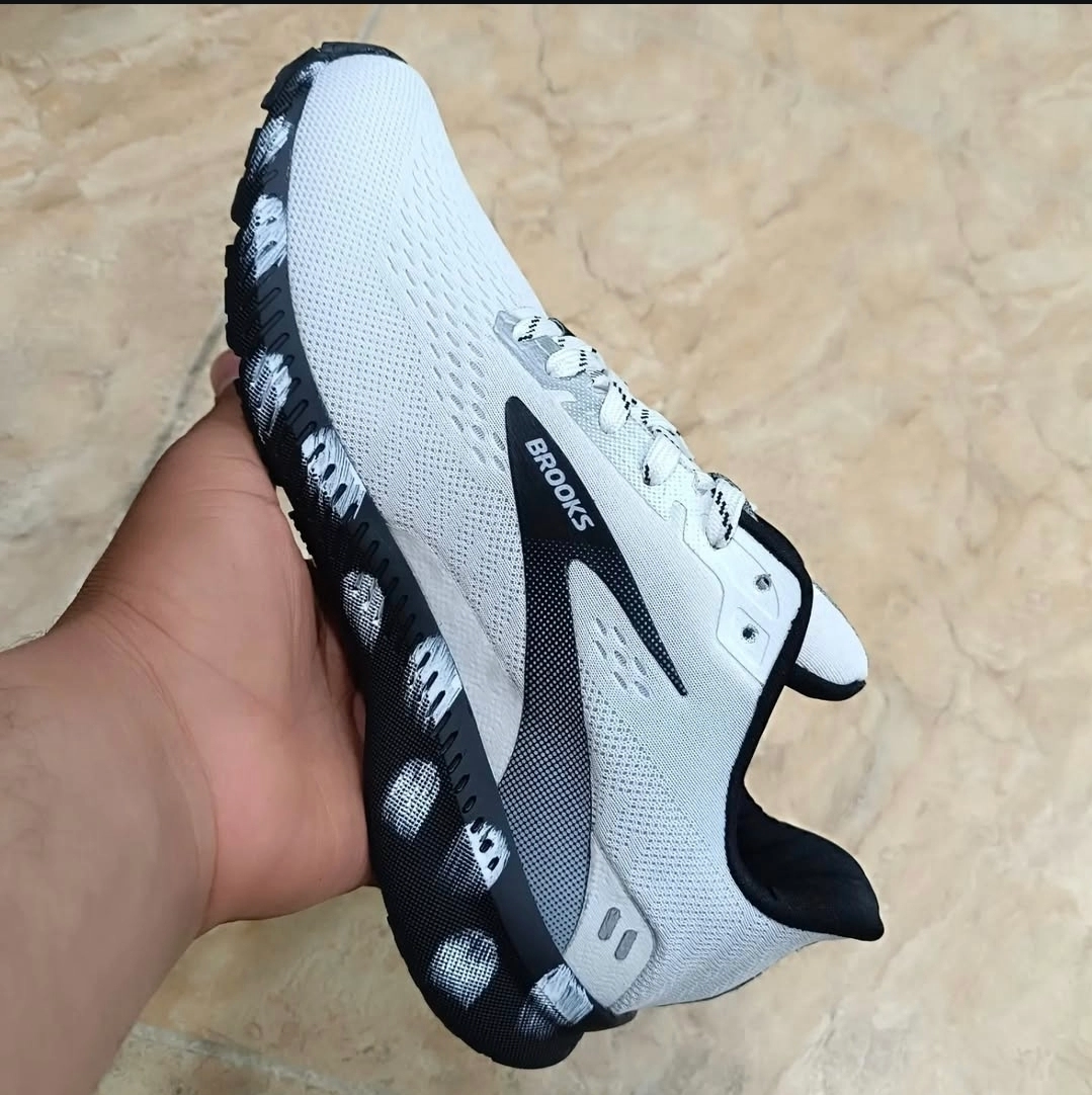 کتونی بروکس وارداتی ویتنام سایز ۴۰تا ۴۵ تنوع در ۵ رنگ جذاب فروش بصورت عمده و تک BROOKS