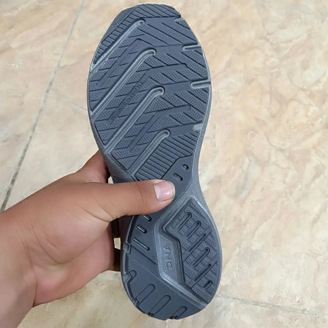 کتونی بروکس وارداتی ویتنام سایز ۴۰تا ۴۵ تنوع در ۵ رنگ جذاب فروش بصورت عمده و تک BROOKS