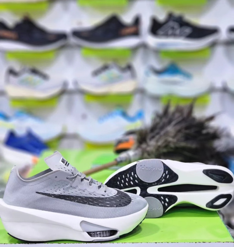 کتونی نایک ایر زوم آلفا،ساخت ویتنام سایز ۴۰ تا ۴۵ . Nike air zoom alphafly vietnam