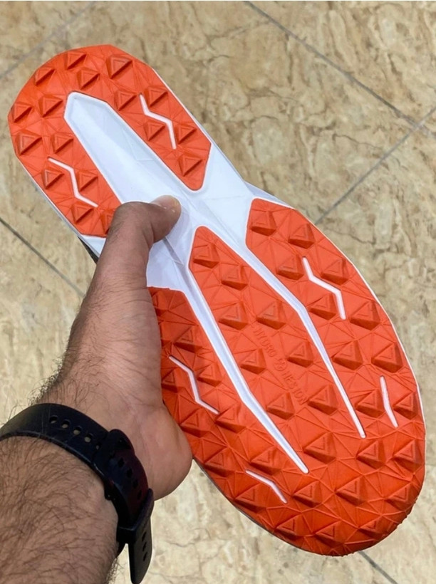 کتونی نیوبالانس وارداتی ویتنام سایز ۴۲ الی ۴۵ . New balance fuelcell
