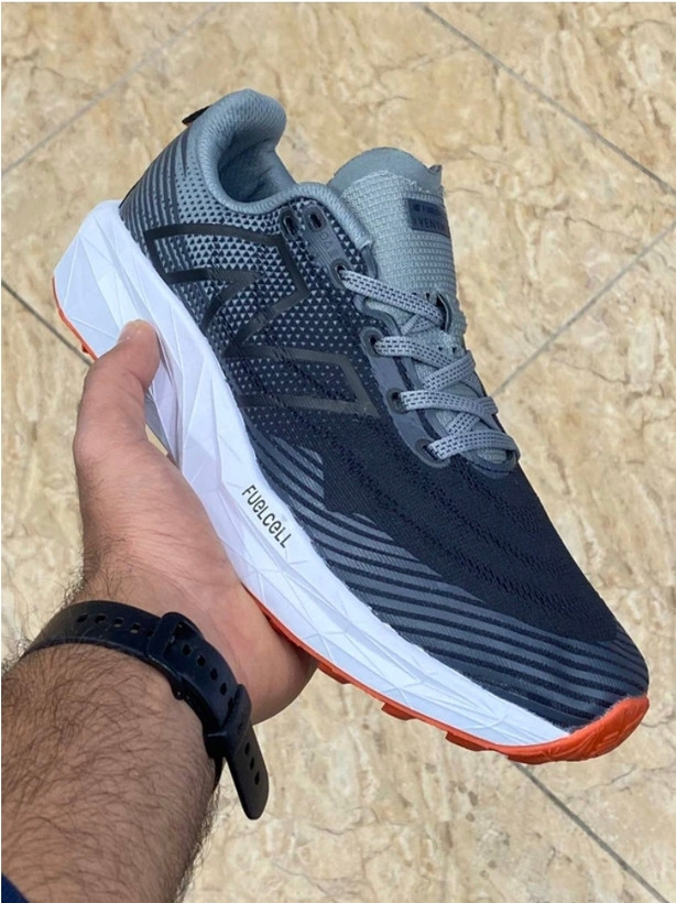 کتونی نیوبالانس وارداتی ویتنام سایز ۴۲ الی ۴۵ . New balance fuelcell