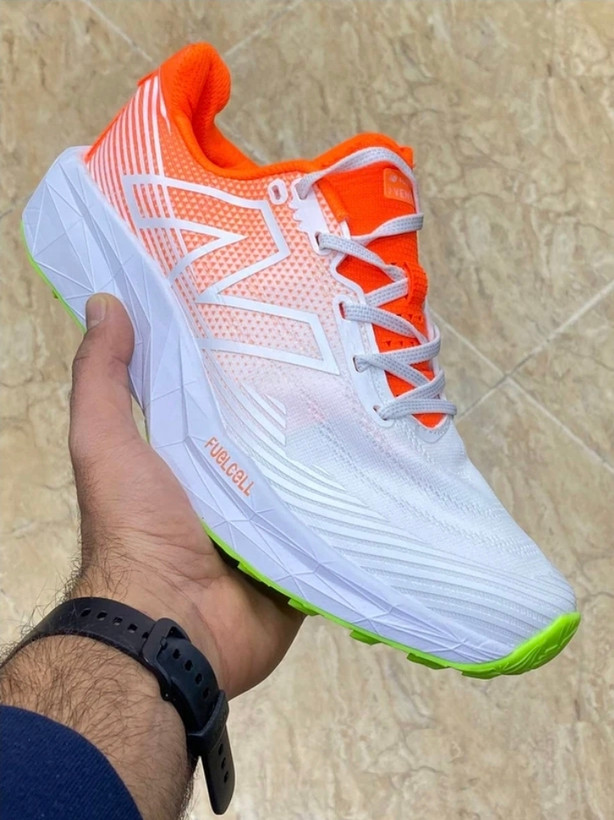 کتونی نیوبالانس وارداتی ویتنام سایز ۴۲ الی ۴۵ . New balance fuelcell