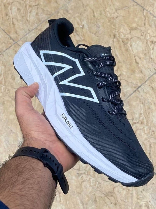 کتونی نیوبالانس وارداتی ویتنام سایز ۴۲ الی ۴۵ . New balance fuelcell