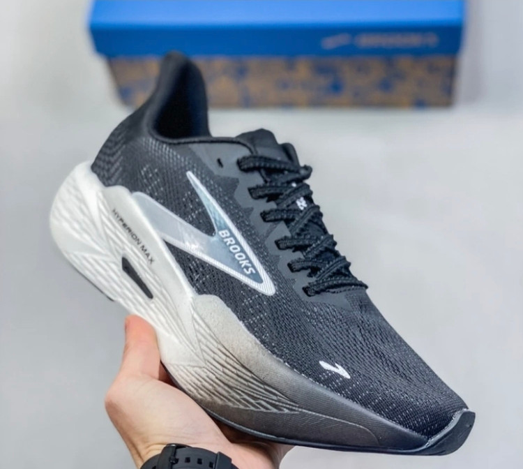 کتونی بروکس هایپریون مکس ،وارداتی ویتنام سایز ۴۰ تا ۴۵ ، فروش بصورت عمده و تک brooks hyperion max