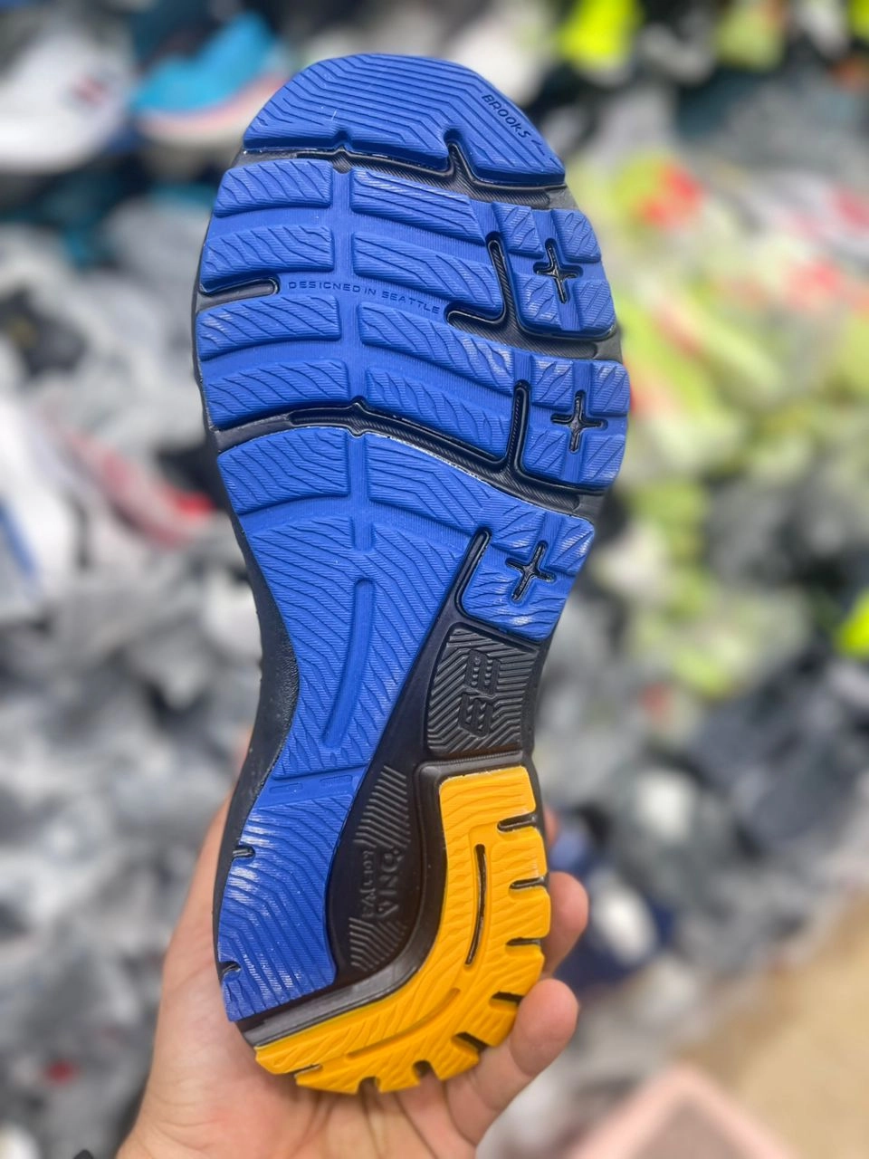 کتونی بروکس وارداتی ساخت ویتنام سایز ۴۰ تا ۴۵ مستر کوالیتی ، فروش بصورت عمده و تک. Brooks Adrenalin GTS 23