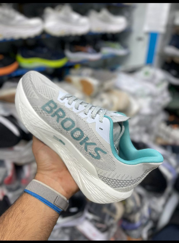 کتونی بروکس هایپریون مکس ،وارداتی ویتنام سایز ۴۰ تا ۴۵ ، فروش بصورت عمده و تک brooks hyperion max