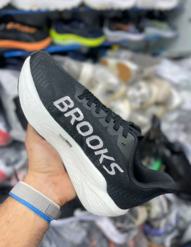 کتونی بروکس هایپریون مکس ساخت ویتنام سایز ۴۰ تا ۴۵ ، فروش بصورت عمده و تک brooks hyperion max