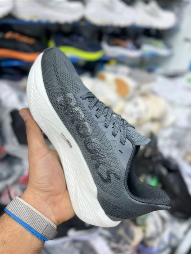 کتونی بروکس هایپریون مکس ،وارداتی ویتنام سایز ۴۰ تا ۴۵ ، فروش بصورت عمده و تک brooks hyperion max