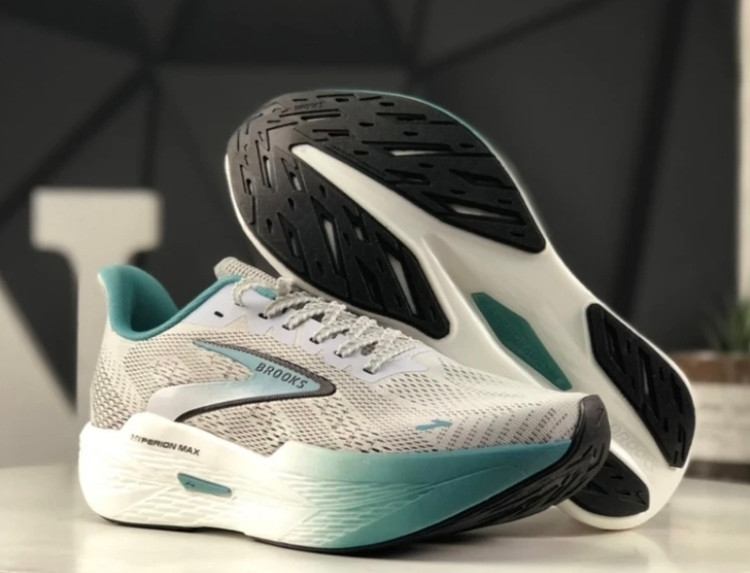 کتونی بروکس هایپریون مکس ،وارداتی ویتنام سایز ۴۰ تا ۴۵ ، فروش بصورت عمده و تک brooks hyperion max