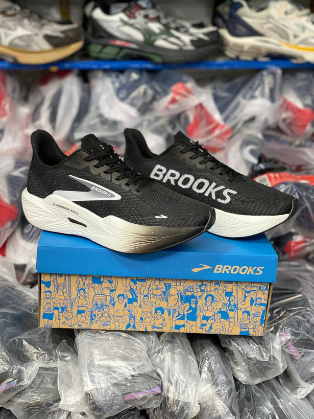 کتونی بروکس هایپریون مکس ساخت ویتنام سایز ۴۰ تا ۴۵ ، فروش بصورت عمده و تک brooks hyperion max