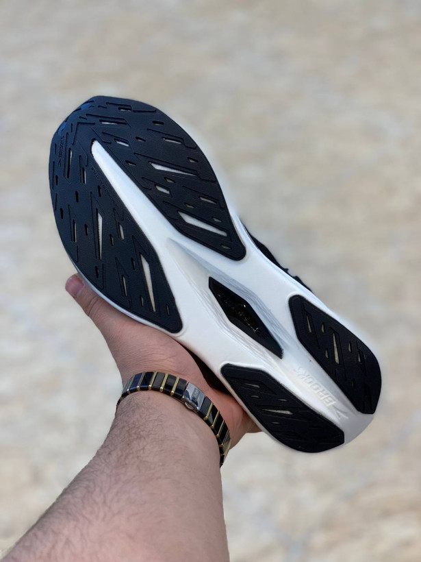 کتونی بروکس هایپریون مکس ساخت ویتنام سایز ۴۰ تا ۴۵ ، فروش بصورت عمده و تک brooks hyperion max