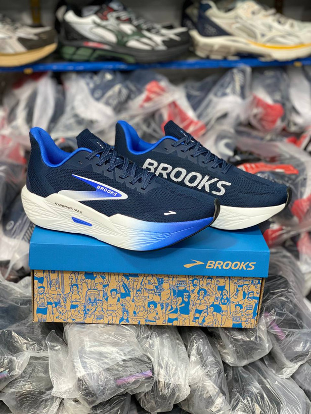کتونی بروکس هایپریون مکس ،وارداتی ویتنام سایز ۴۰ تا ۴۵ ، فروش بصورت عمده و تک brooks hyperion max