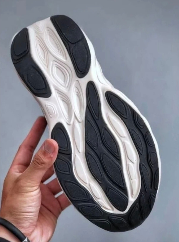 کتونی نیوبالانس فرش فوم وارداتی ویتنام سایز ۴۰ تا ۴۵ تنوع در چند رنگ جذاب new balance fresh foam x 1080v13