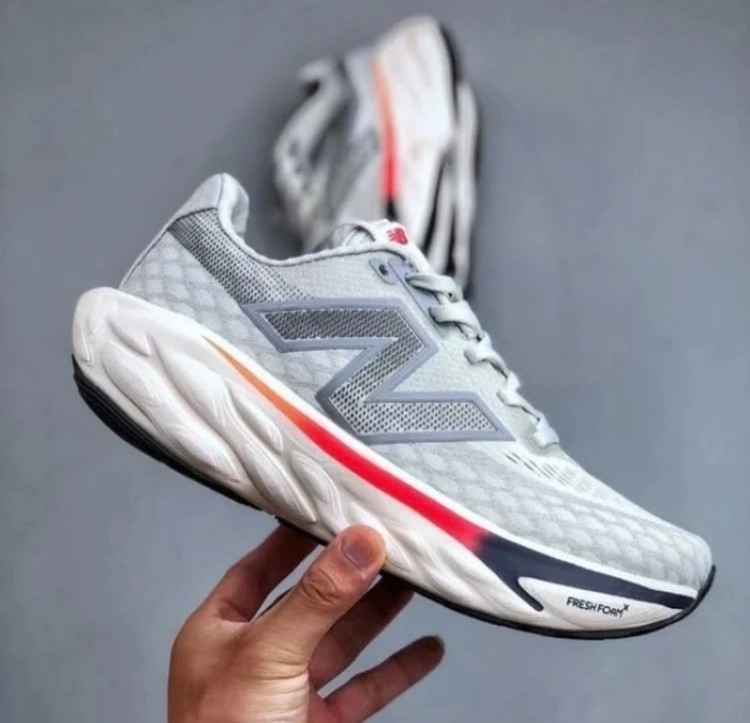 کتونی نیوبالانس فرش فوم وارداتی ویتنام سایز ۴۰ تا ۴۵ تنوع در چند رنگ جذاب new balance fresh foam x 1080v13