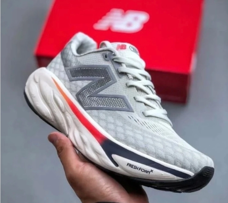 کتونی نیوبالانس فرش فوم وارداتی ویتنام سایز ۴۰ تا ۴۵ تنوع در چند رنگ جذاب new balance fresh foam x 1080v13