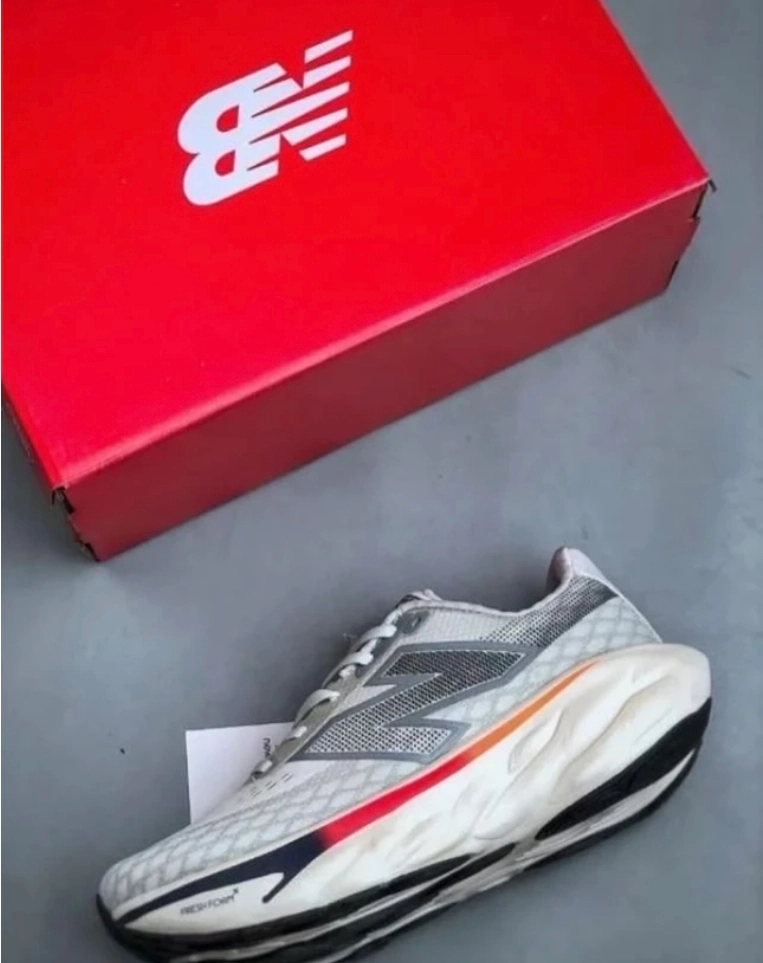 کتونی نیوبالانس فرش فوم وارداتی ویتنام سایز ۴۰ تا ۴۵ تنوع در چند رنگ جذاب new balance fresh foam x 1080v13