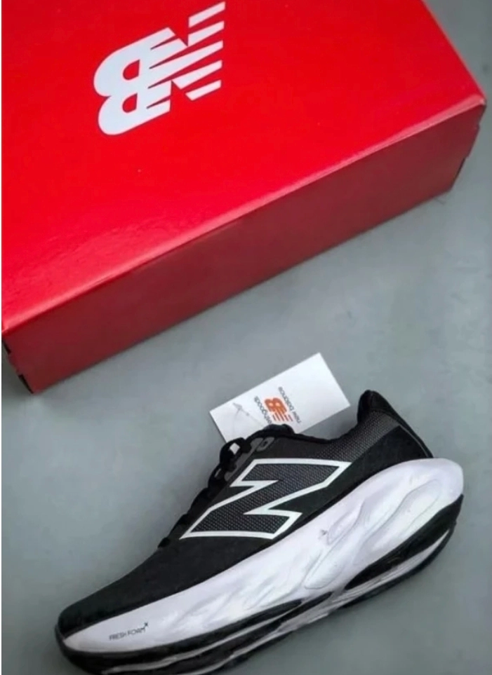 کتونی نیوبالانس فرش فوم وارداتی ویتنام سایز ۴۰ تا ۴۵ تنوع در چند رنگ جذاب new balance fresh foam x 1080v13