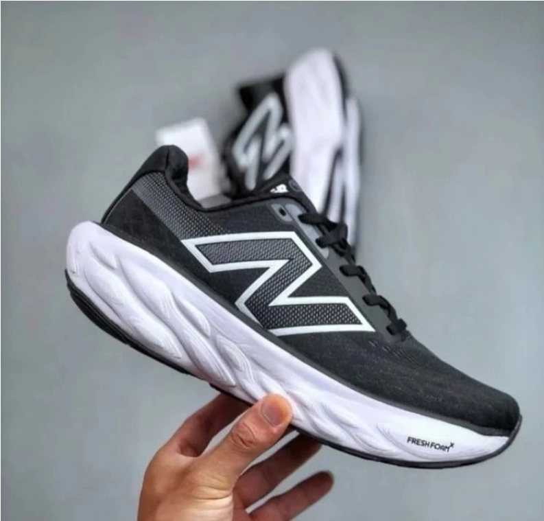 کتونی نیوبالانس فرش فوم وارداتی ویتنام سایز ۴۰ تا ۴۵ تنوع در چند رنگ جذاب new balance fresh foam x 1080v13