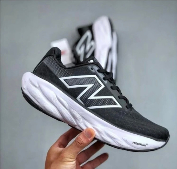 کتونی نیوبالانس فرش فوم وارداتی ویتنام سایز ۴۰ تا ۴۵ تنوع در چند رنگ جذاب new balance fresh foam x 1080v13