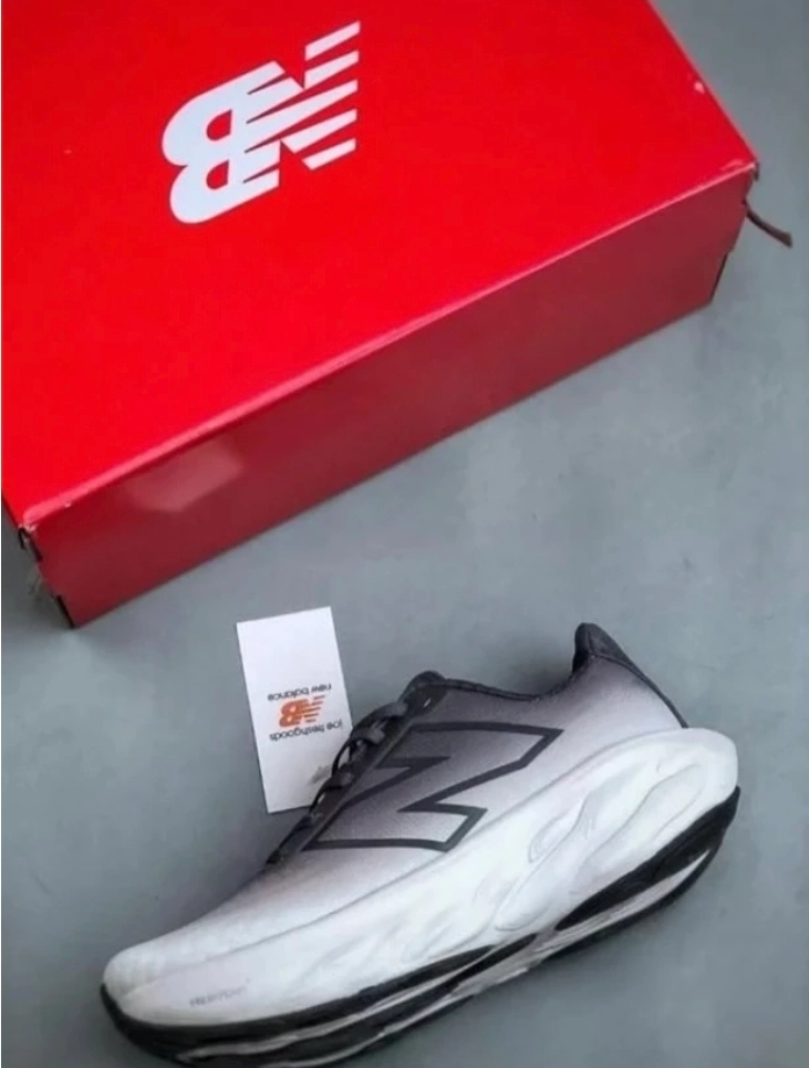 کتونی نیوبالانس فرش فوم وارداتی ویتنام سایز ۴۰ تا ۴۵ تنوع در چند رنگ جذاب new balance fresh foam x 1080v13