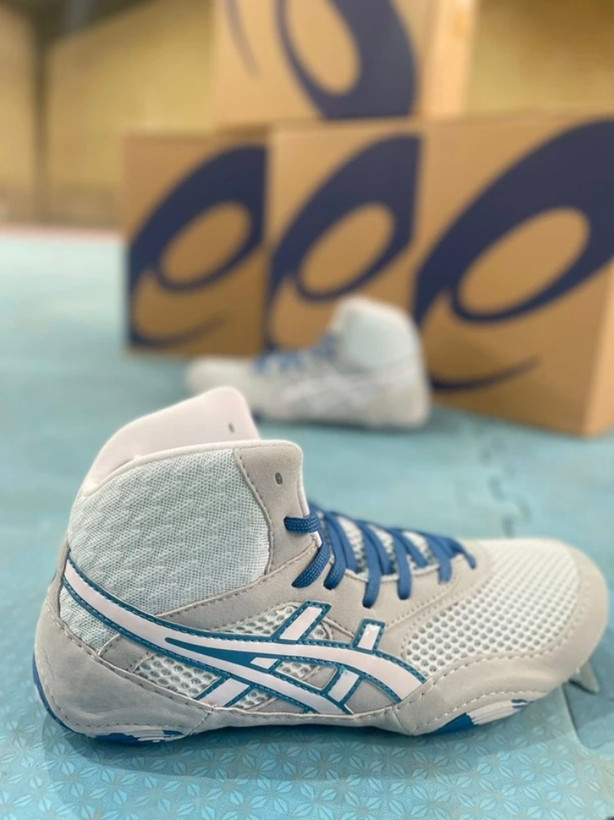 کتونی کشتی اسیکس مت بلیزر | سایز بندی 40 تا 45/فروش عمده و تک .asics matblazer wrestling shoes