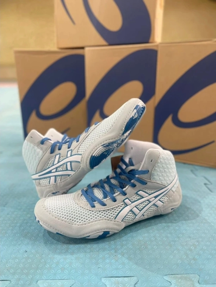 کتونی کشتی اسیکس مت بلیزر | سایز بندی 40 تا 45/فروش عمده و تک .asics matblazer wrestling shoes