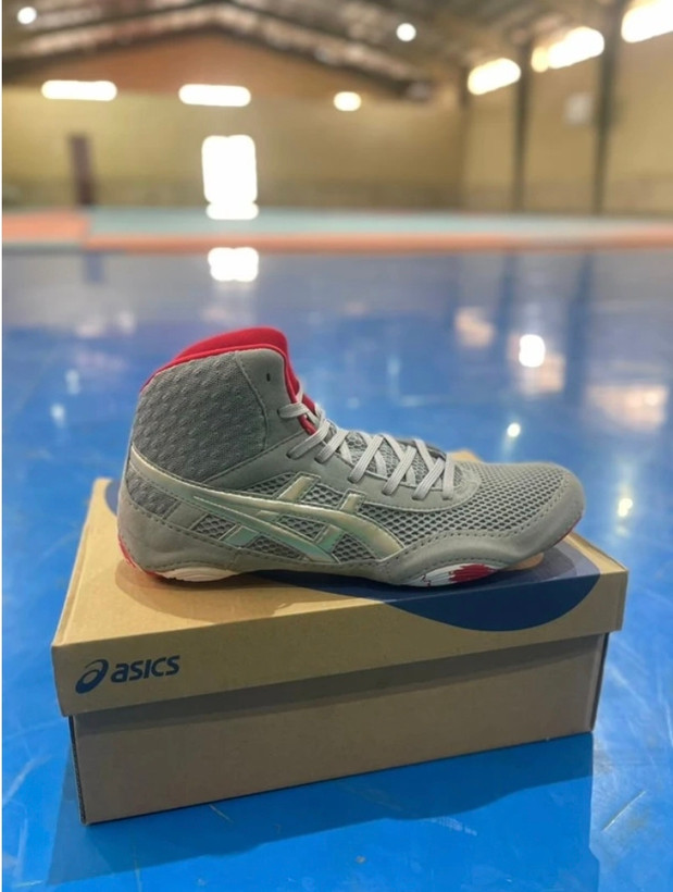 کتونی کشتی اسیکس مت بلیزر وارداتی ویتنام سایز ۴۰ تا ۴۵ تنوع در ۴ رنگ جذاب ، فروش بصورت تک و عمده ، همراه با جعبه بارکد دار .asics matblazer wrestling shoes