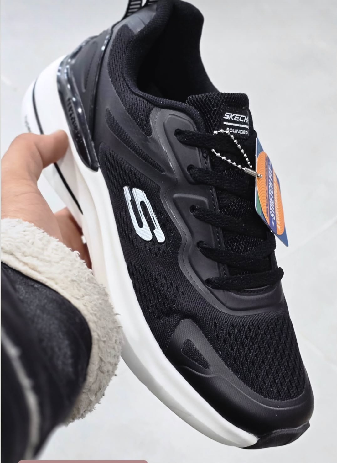 کتونی اسکیچرز GORUN وارداتی ویتنام سایز ۴۰ تا ۴۵ تنوع در ۵ رنگ جذاب SKECHERS GORUN