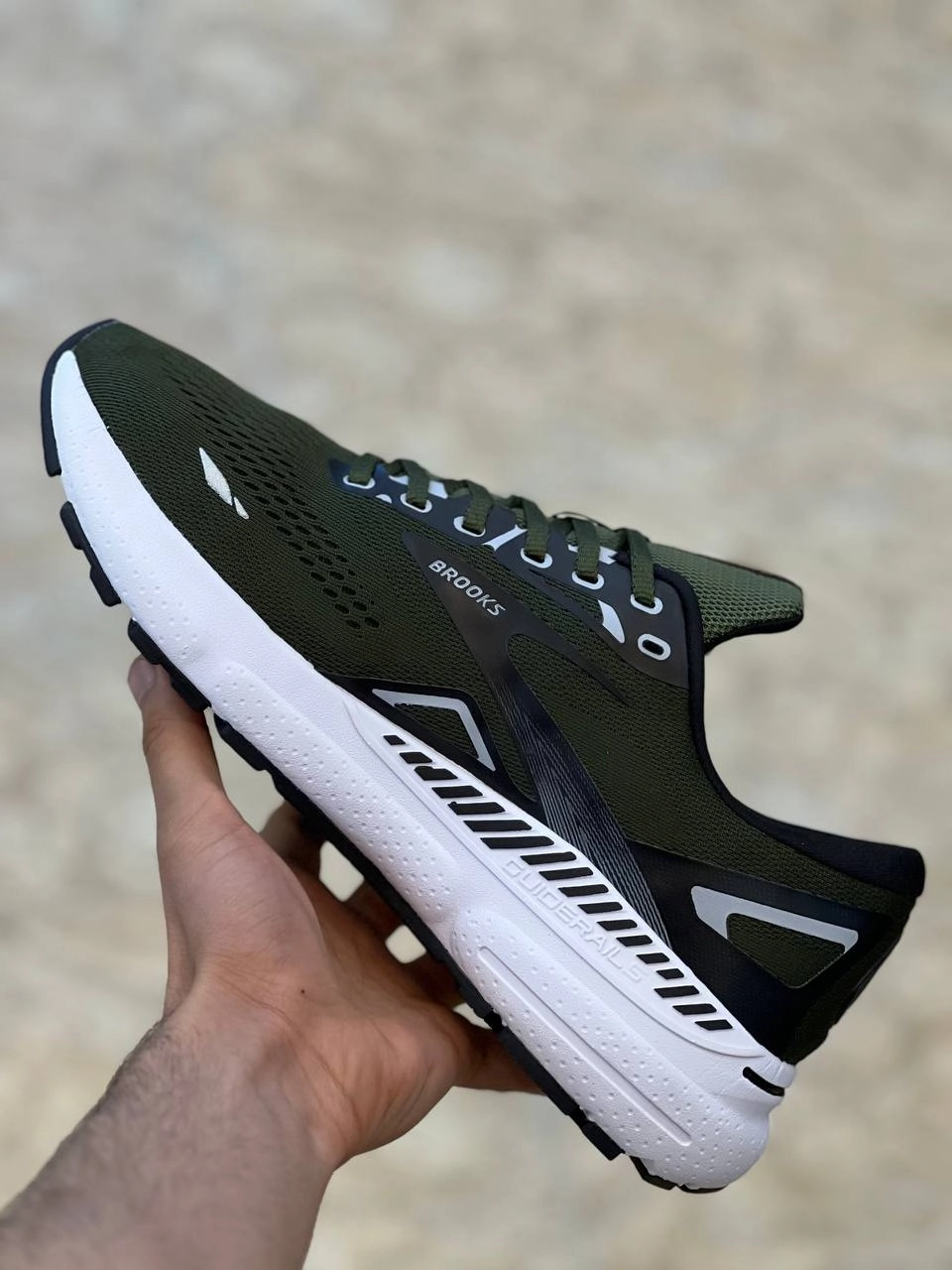 کتونی بروکس آدرنالین جی تی اس ۲۳ وارداتی ویتنام سایز 40 تا45. Brooks adrenaline GTS 23