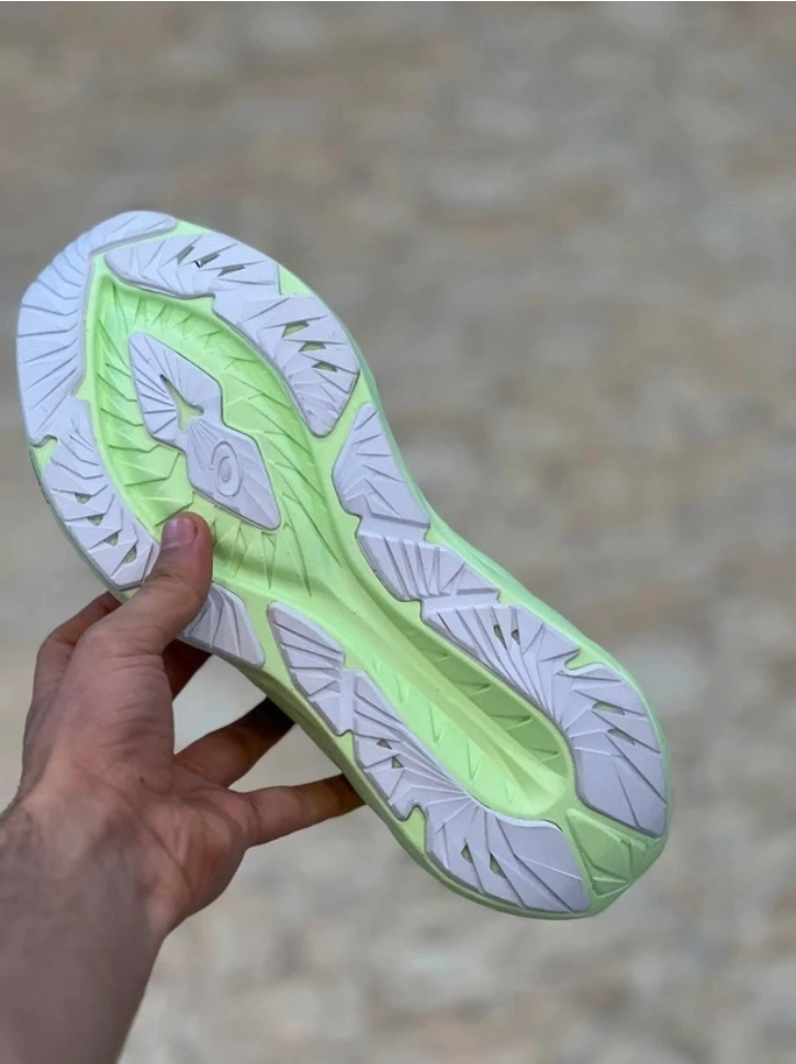 کتونی ویتنامی اسیکس نوابلاست سایز ۴۰ تا ۴۵ ، وارداتی ویتنام فروش بصورت عمده و تک asics nova blast 4