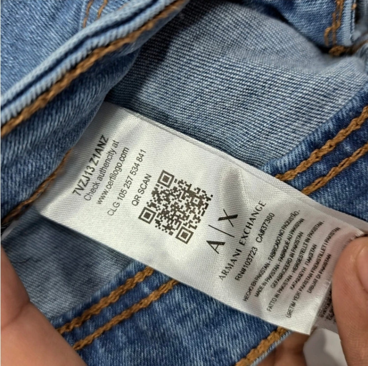 شلوار جین (لی) راسته مردانه اورجینال برند آرمانی armani تنوع در 4رنگ آبی روشن آبی تیره آبی میانه و زغالی سایزبندی کامل فروش بصورت عمده و تک