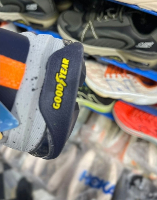 کتونی ویتنامی اسکیچرز ارچ فیتSkechers Archfit Airmax برزنتی ضد آب طبی و سبک تنوع در ۵ رنگ جذاب سایز ۴۰ تا ۴۵. ساخت ویتنام . فروش بصورت عمده و تک