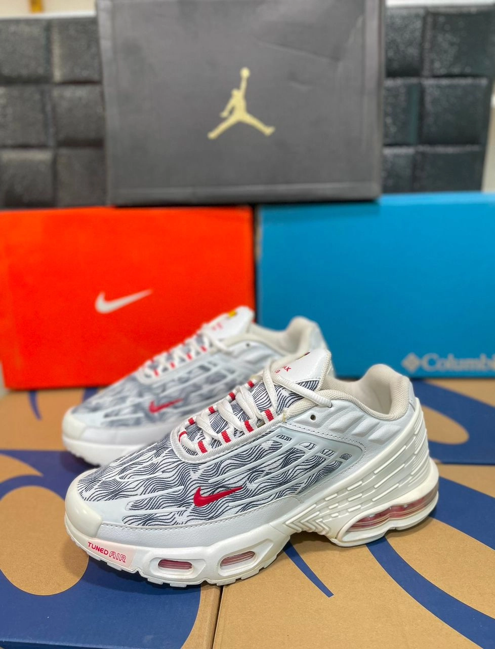 حراجی کتونی ویتنامی نایک ایر مکس چرم پلاس سایز ۴۲. Nike Air max pluse