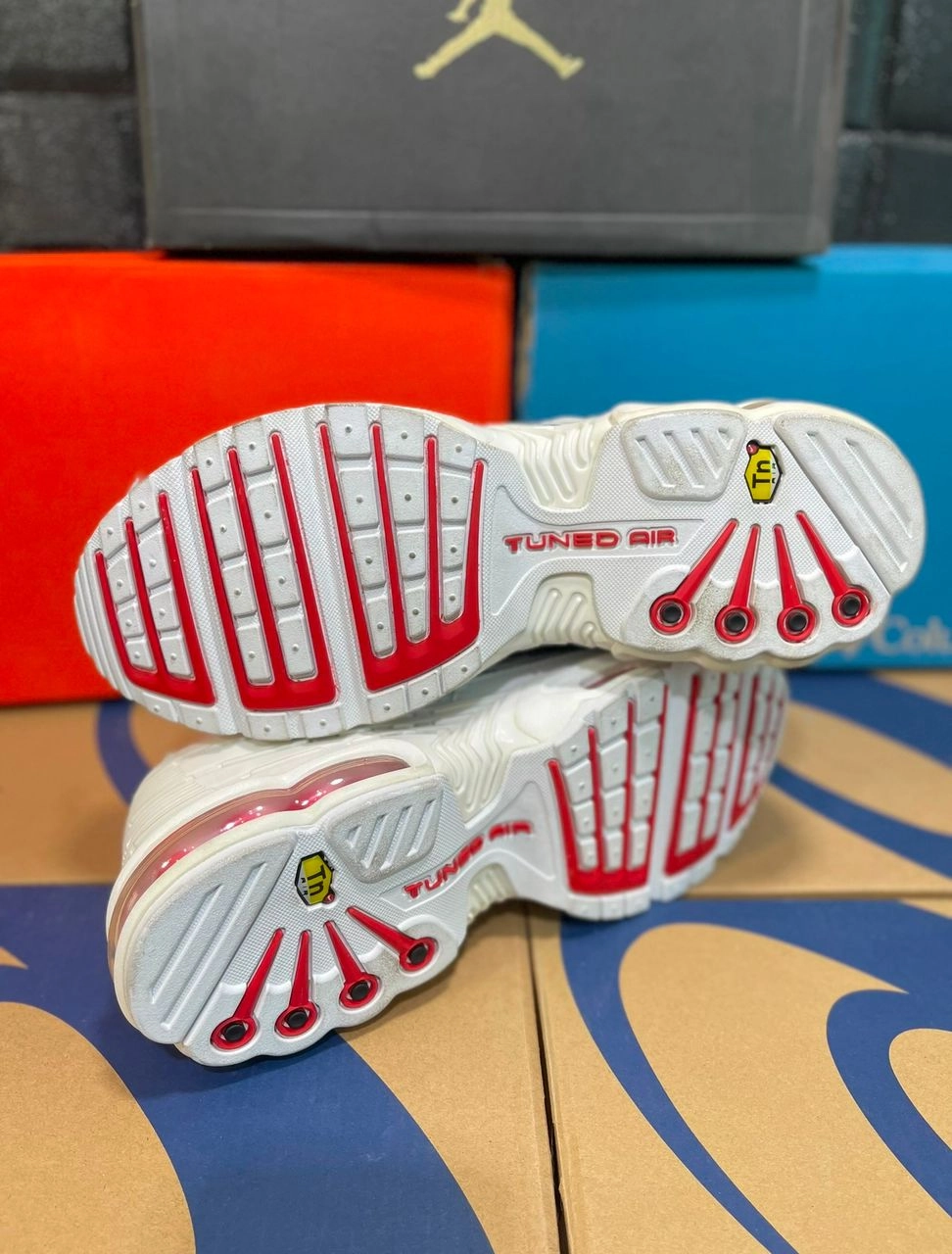حراجی کتونی ویتنامی نایک ایر مکس چرم پلاس سایز ۴۲. Nike Air max pluse