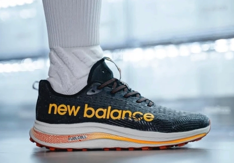 کتونی ویتنامی نیوبالانس فیول سل سوپر کمپ ، سایز ۴۰ تا ۴۵ ، فروش بصورت عمده و تک new balance fuelcell super comp trail running