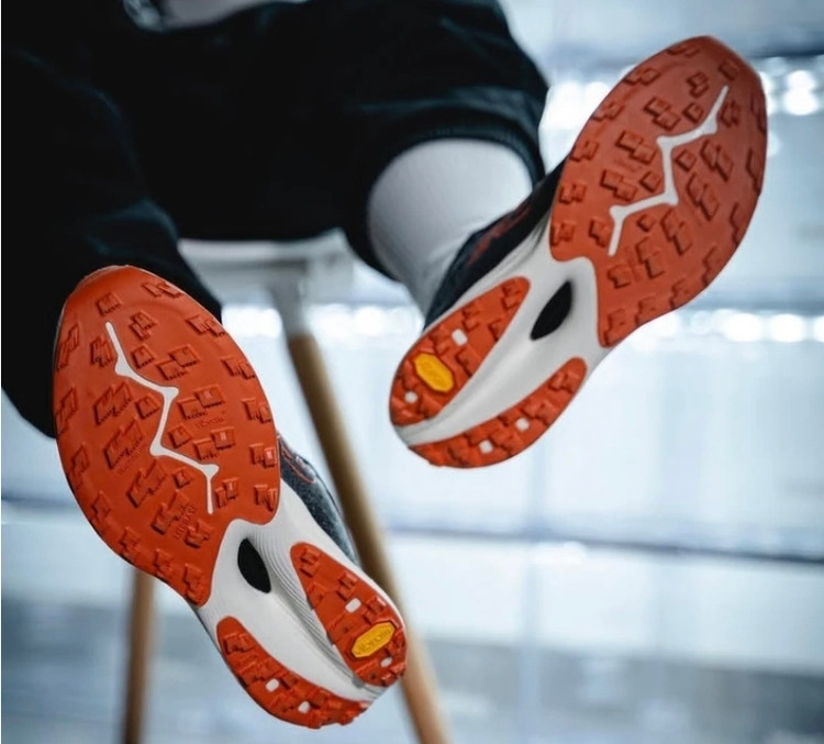 کتونی ویتنامی نیوبالانس فیول سل سوپر کمپ ، سایز ۴۰ تا ۴۵ ، فروش بصورت عمده و تک new balance fuelcell super comp trail running