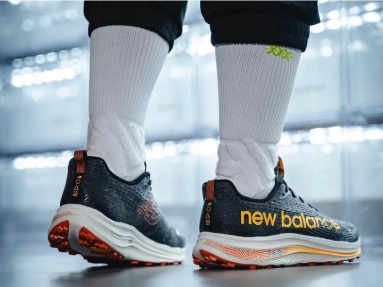 کتونی ویتنامی نیوبالانس فیول سل سوپر کمپ ، سایز ۴۰ تا ۴۵ ، فروش بصورت عمده و تک new balance fuelcell super comp trail running