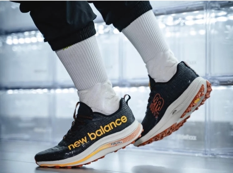 کتونی ویتنامی نیوبالانس فیول سل سوپر کمپ ، سایز ۴۰ تا ۴۵ ، فروش بصورت عمده و تک new balance fuelcell super comp trail running