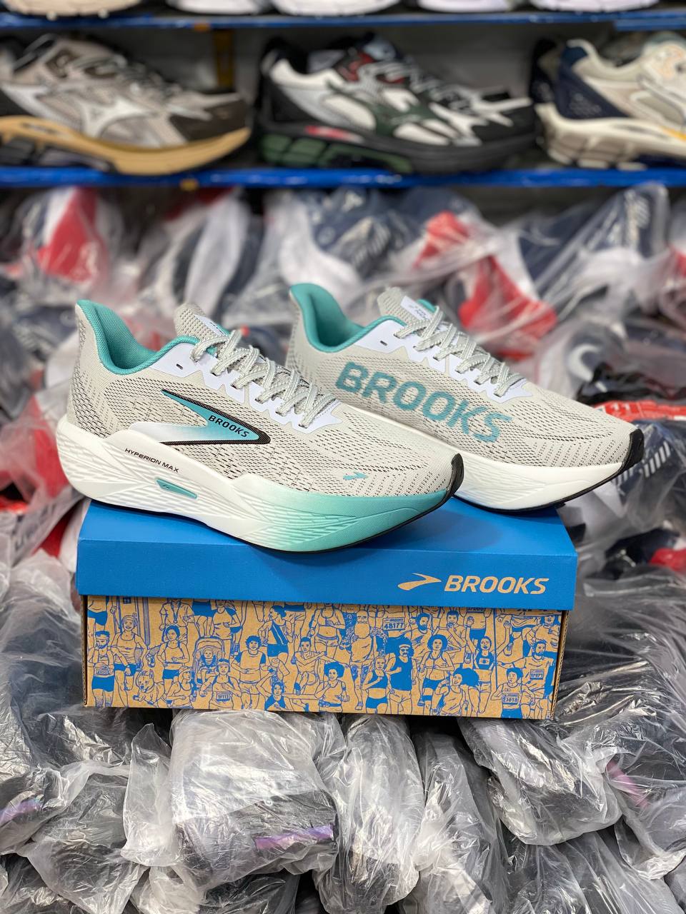کتونی بروکس هایپریون مکس ،وارداتی ویتنام سایز ۴۰ تا ۴۵ ، فروش بصورت عمده و تک brooks hyperion max