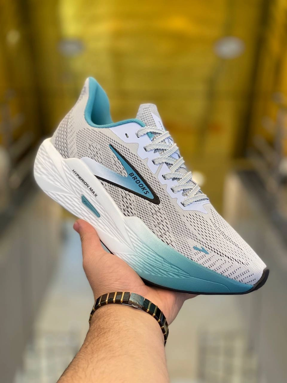 کتونی بروکس هایپریون مکس ،وارداتی ویتنام سایز ۴۰ تا ۴۵ ، فروش بصورت عمده و تک brooks hyperion max