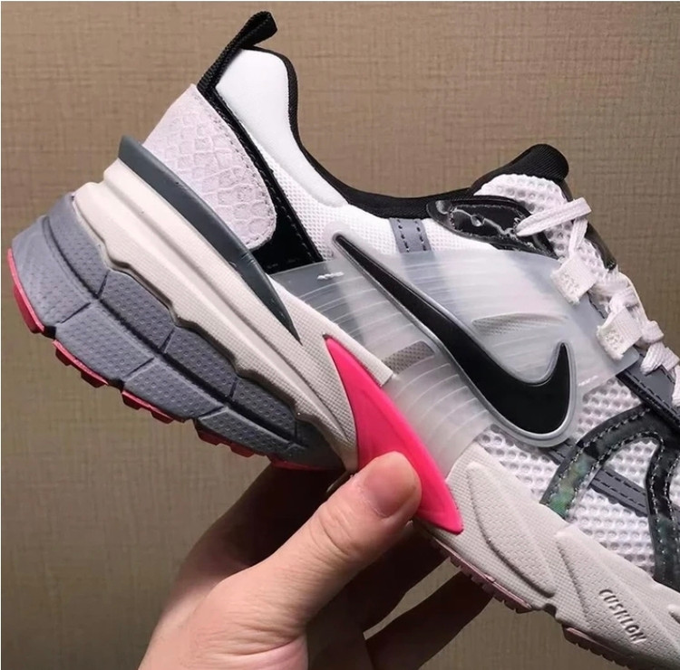 کتونی ویتنامی نایک بانوان ، سایز ۳۸ تا ۴۰ . Nike wmns v2k Run year of the Dragon womens
