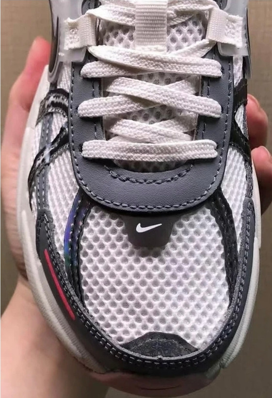 کتونی ویتنامی نایک بانوان ، سایز ۳۸ تا ۴۰ . Nike wmns v2k Run year of the Dragon womens