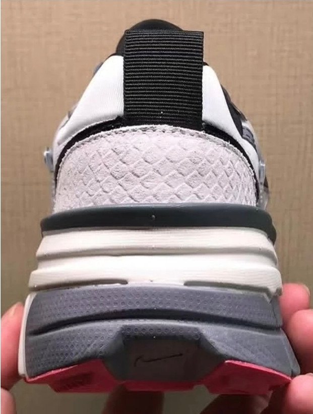 کتونی ویتنامی نایک بانوان ، سایز ۳۸ تا ۴۰ . Nike wmns v2k Run year of the Dragon womens