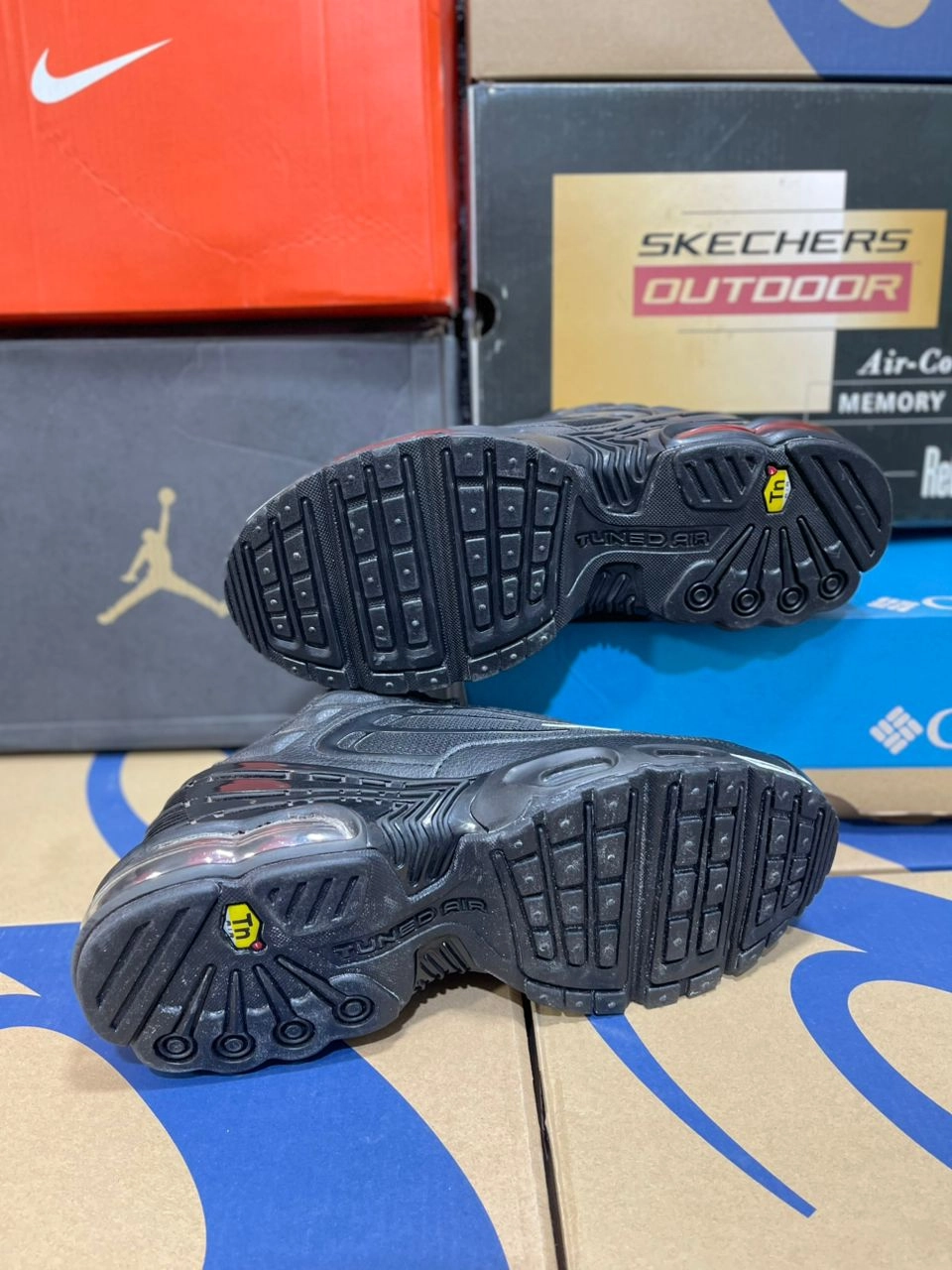 حراجی کتونی ویتنامی نایک ایر مکس چرم پلاس سایز ۴۰ . Nike Air max pluse