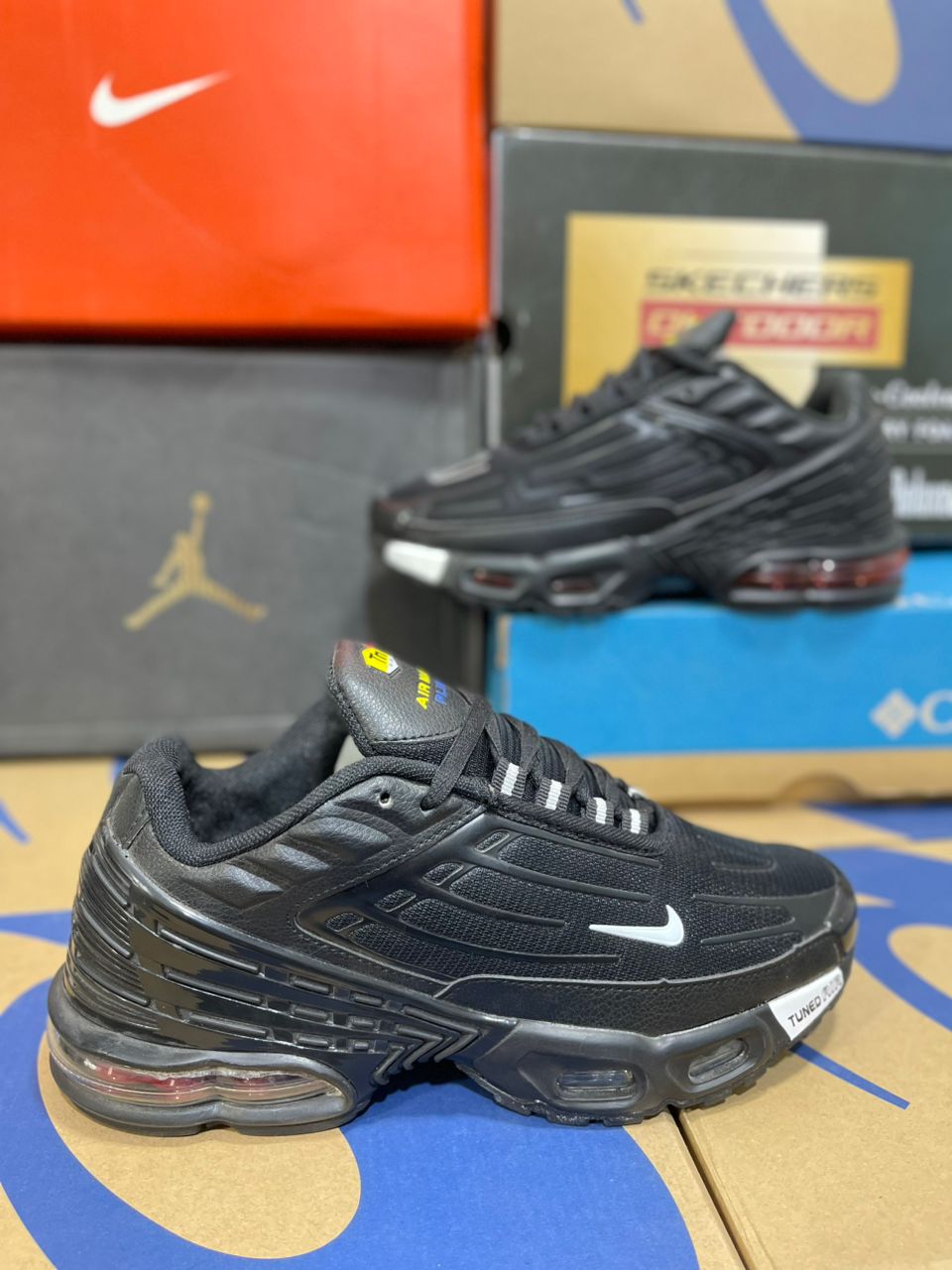 حراجی کتونی ویتنامی نایک ایر مکس چرم پلاس سایز ۴۰ . Nike Air max pluse