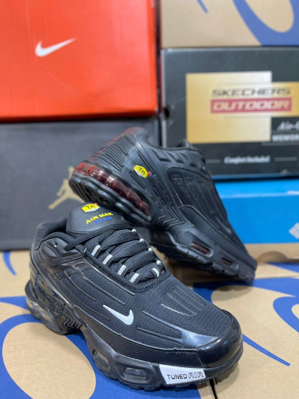 حراجی کتونی ویتنامی نایک ایر مکس چرم پلاس سایز ۴۰ . Nike Air max pluse