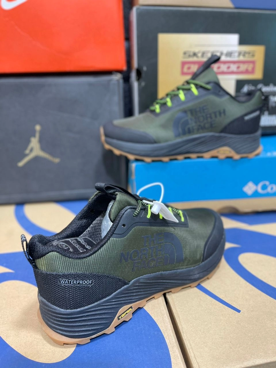 حراجی کتونی ویتنامی نورث فیس ضد اب سایز۴۰ . North face water proof