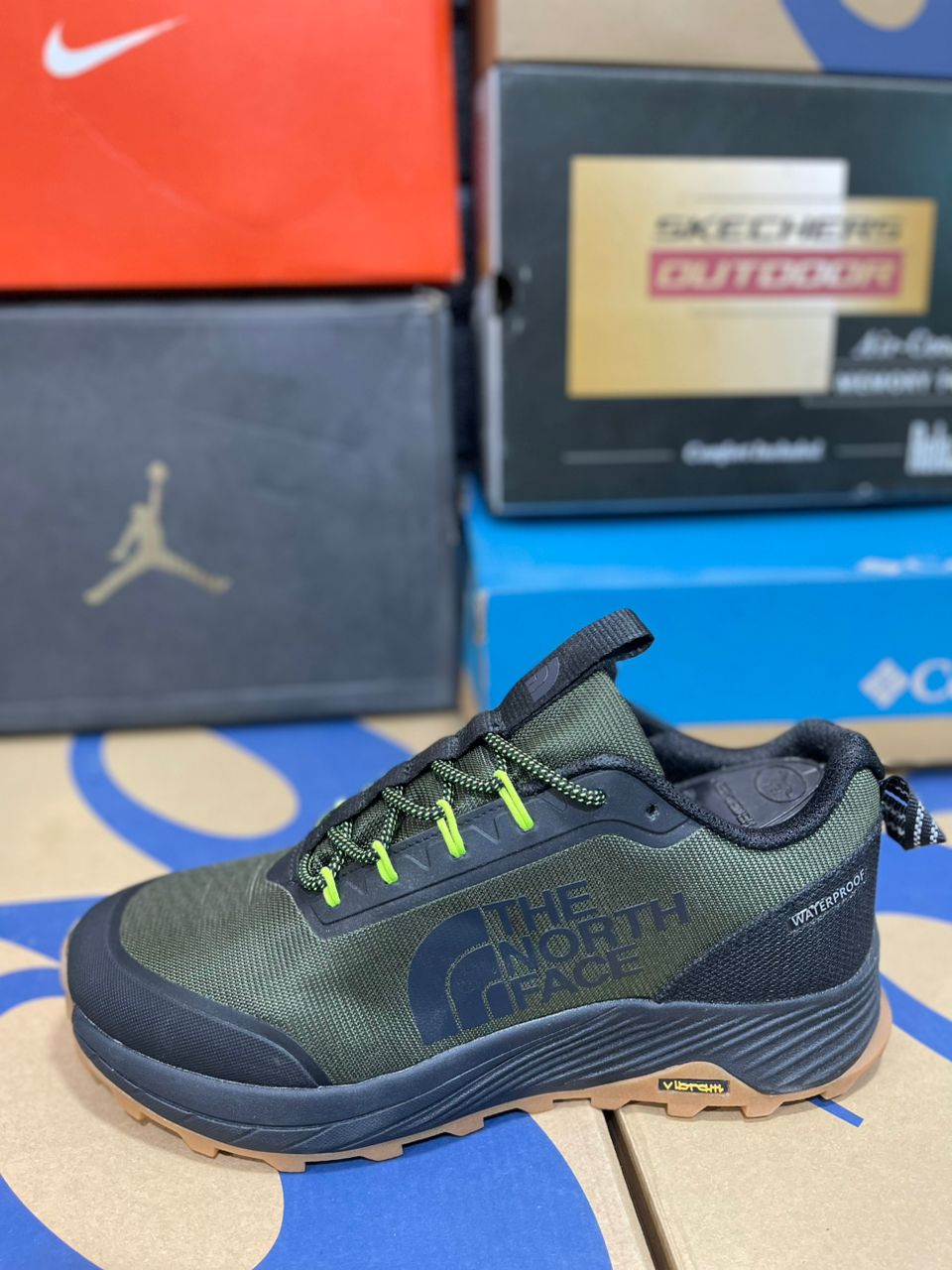 حراجی کتونی ویتنامی نورث فیس ضد اب سایز۴۰ . North face water proof