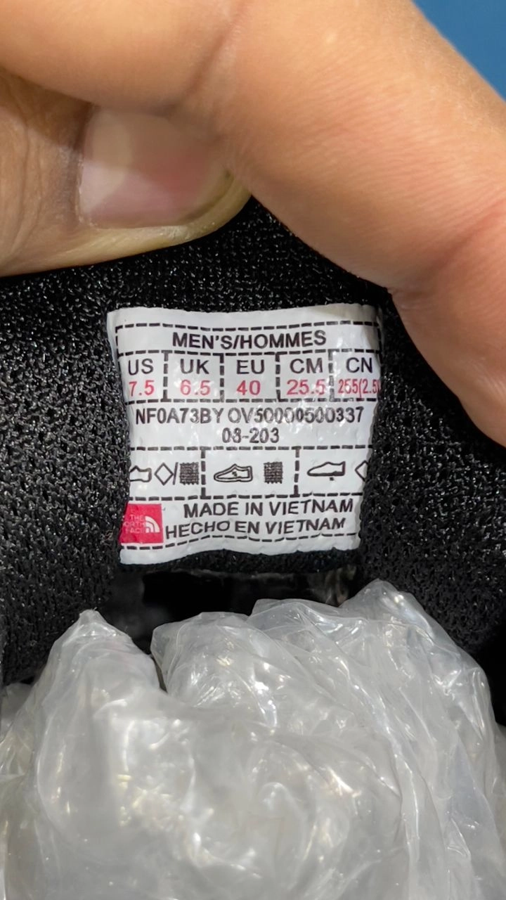 حراجی کتونی ویتنامی نورث فیس ضد اب سایز۴۰ . North face water proof